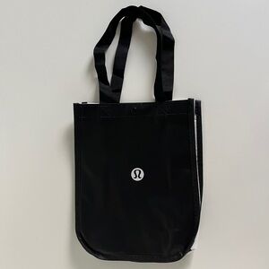 New black Lululemon nylon tote bag